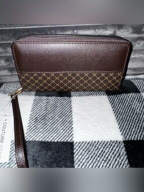 Couture Gems Double Zipper Wrislet in Brown Pattern Wallet- NWT- Huge!